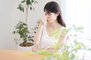 副鼻腔炎に悩む女性