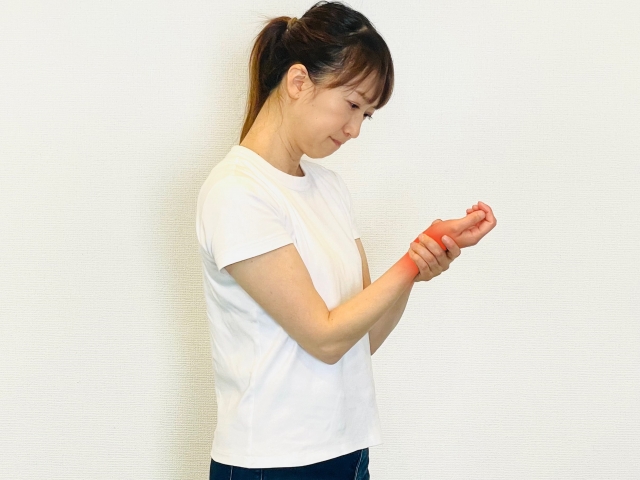 腱鞘炎の女性
