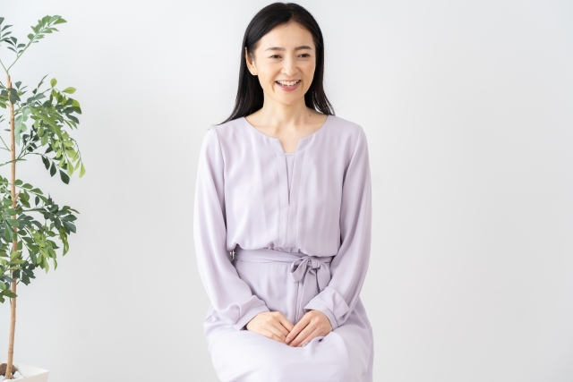 40代女性が話をしている様子